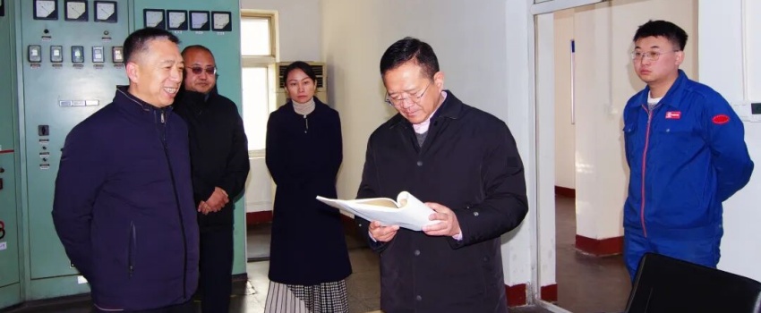 新春送暖 情系一線(xiàn)&mdash;&mdash;侯景濱大年初一走訪慰問(wèn)堅(jiān)守崗位干部職工